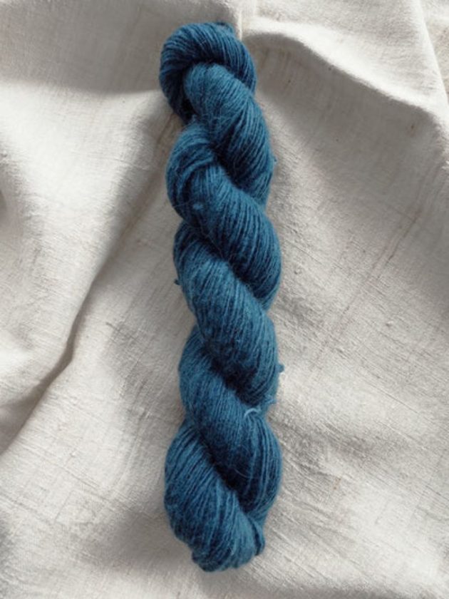 Sustainable naturally dyed yarn