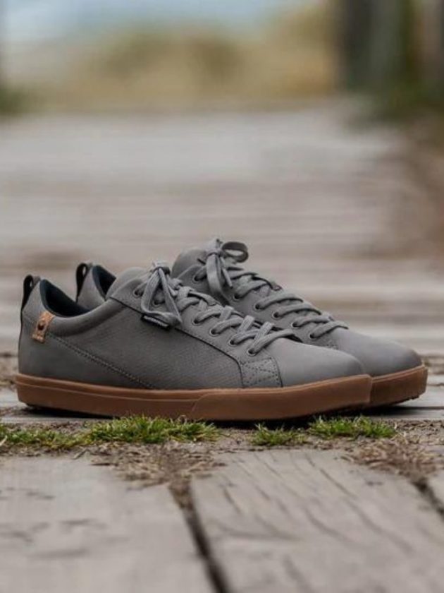 Sustainable dark grey men’s shoes