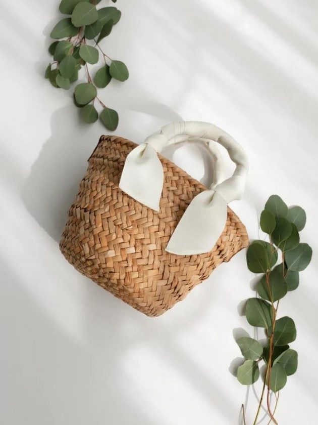 Straw bag from slow fashion brand: Kayu