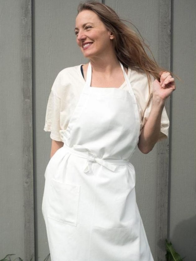 Sustainable white apron from Rawganique