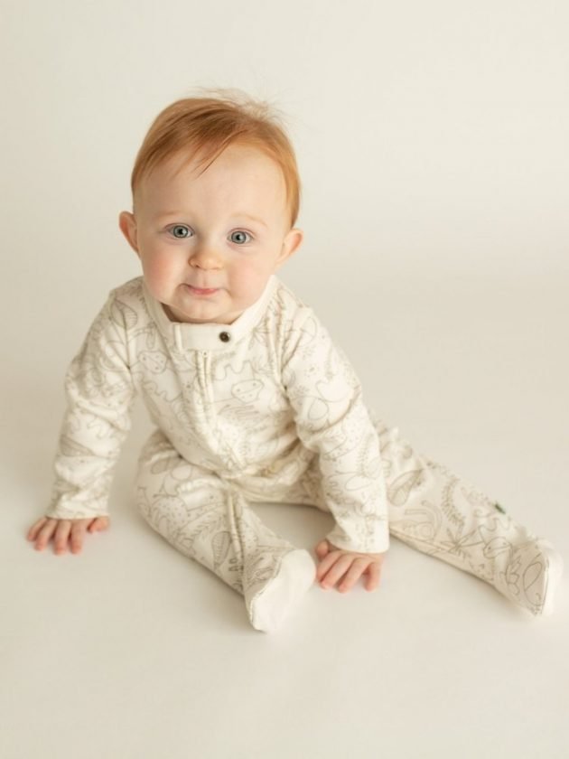 Baby with sustainable and eco-friendly clothing from Finn + Emma