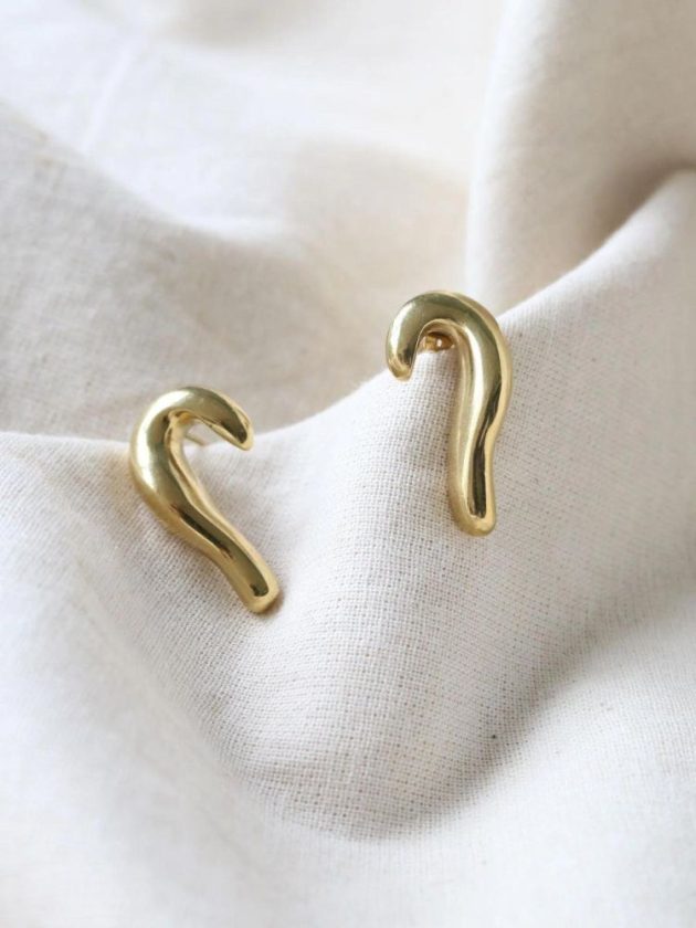 Sustainable gold earrings